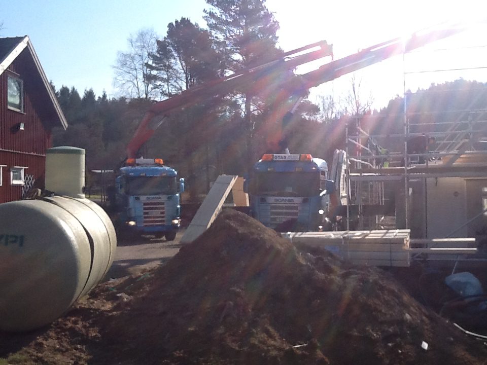 Kranbilstransporter hos LastväxlarCarlsson i Uddevalla